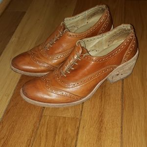 FRYE Carson Perforated Wingtip Oxfords